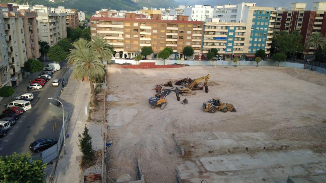Imagen del solar del viejo hospital de Gandia tras 6 meses de derribo. Imagen del solar del viejo hospital de Gandia tras 6 meses de derribo.