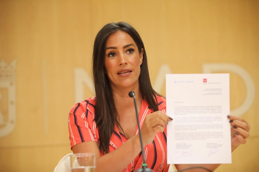 Begoña Villacís muestra la carta que el Ayuntamineto y la Comunidad han enviado al gobierno Begoña Villacís muestra la carta que el Ayuntamineto y la Comunidad han enviado al gobierno