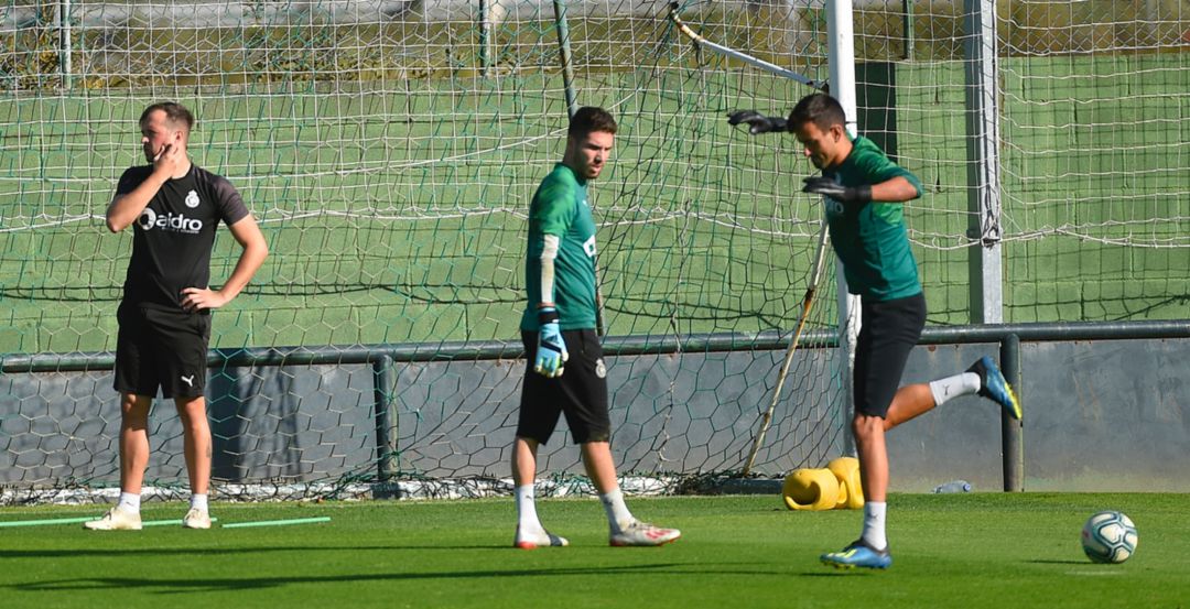Iván Crespo, compartiendo ejercicios bajo palos junto a Luca y el preparador de porteros Fabián Fernández. Iván Crespo, compartiendo ejercicios bajo palos junto a Luca y el preparador de porteros Fabián Fernández.