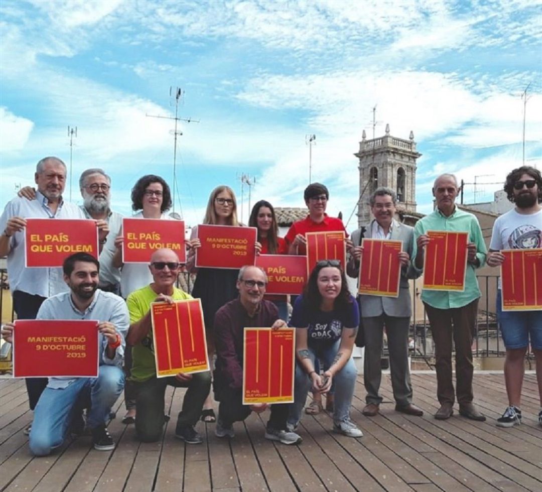 Comissió 9 d'Octubre presenta el cartel de la manifestación Comissió 9 d'Octubre presenta el cartel de la manifestación