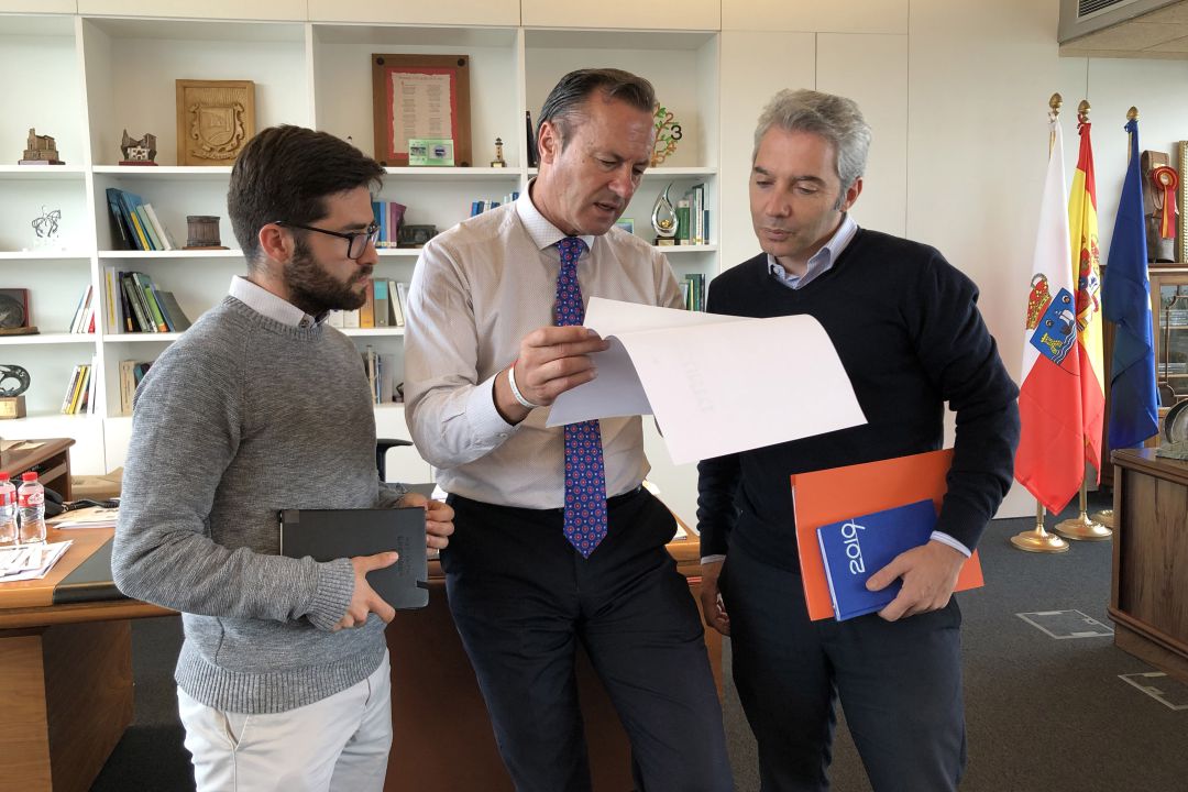 Luis Javier Casas, Guillermo Blanco y Ángel Llano. Luis Javier Casas, Guillermo Blanco y Ángel Llano.