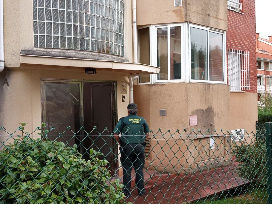 Edificio de Castro Urdiales donde la detendia vivía con su pareja. Edificio de Castro Urdiales donde la detendia vivía con su pareja.