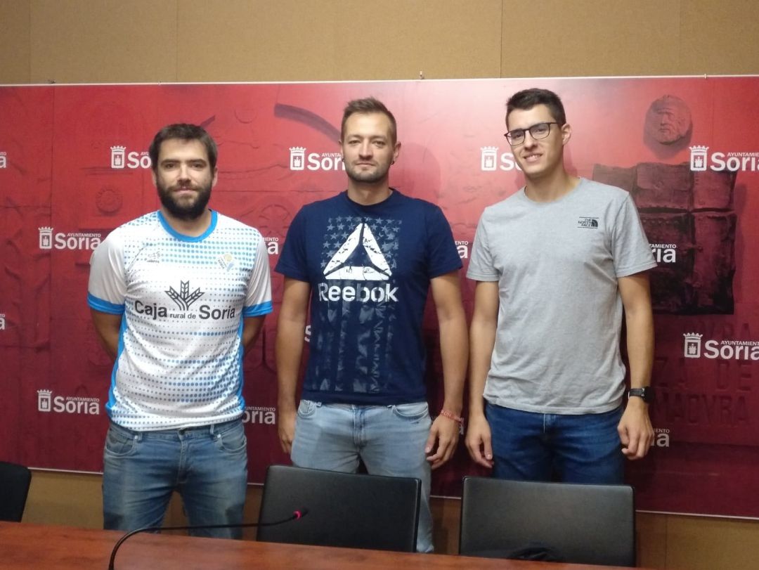 Elías Terés (Río Duero Soria), Manu Salvador (concejal de Deportes( y Alejandro Vinuesa (Sporting CV Soria), tras la rueda de prensa. Elías Terés (Río Duero Soria), Manu Salvador (concejal de Deportes( y Alejandro Vinuesa (Sporting CV Soria), tras la rueda de prensa.