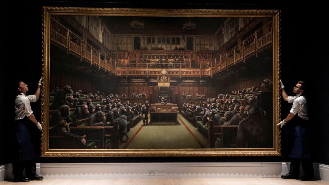 Vendida por más de 11 millones de euros una pintura de Banksy del Parlamento británico lleno de chimpancés