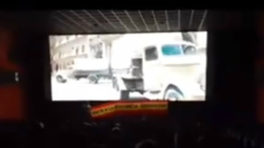 Los cinco 'ultras' que interrumpieron la peli de Amenábar en un cine de València se enfrentan a 3.000 euros de multa