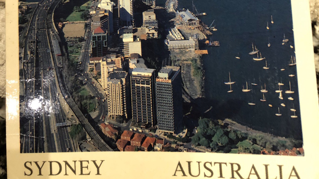 Envía una postal desde Australia y la destinataria la recibe 24 años después