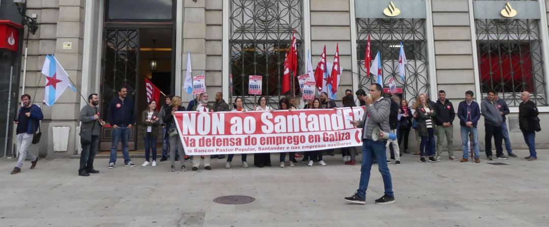 Concentración de los trabajadores del Banco Santander, A Coruña Concentración de los trabajadores del Banco Santander, A Coruña