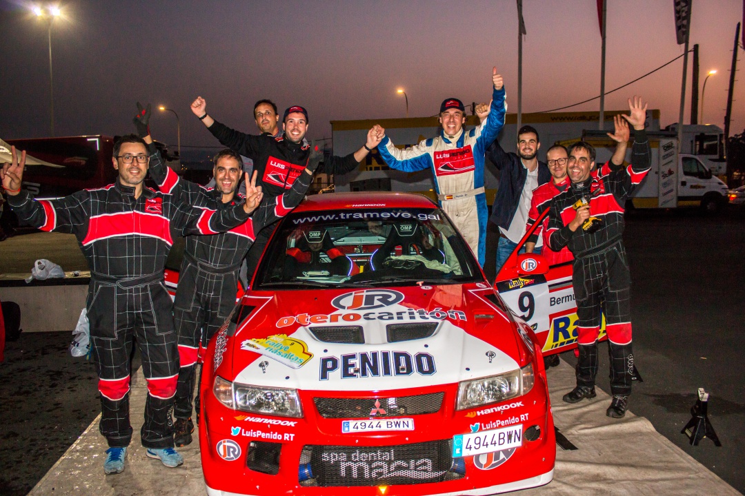 Imagen del equipo de Luis Penido celebrando el triunfo en el 2017 Imagen del equipo de Luis Penido celebrando el triunfo en el 2017