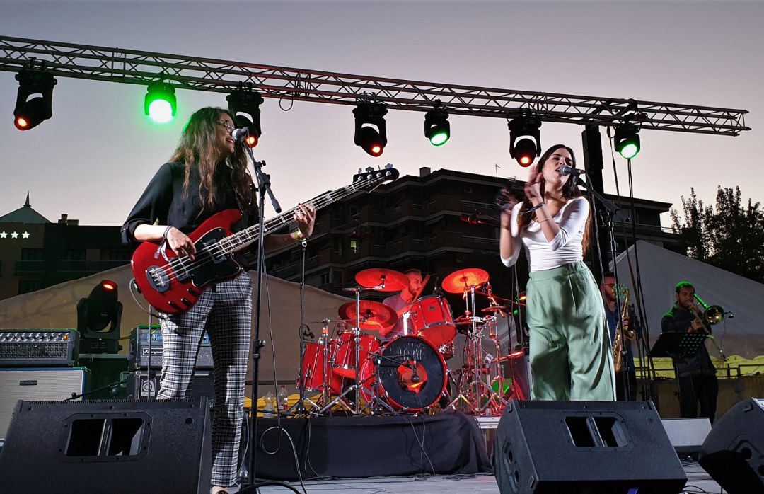 Foto de archivo de un concierto de Mojo en Granada Foto de archivo de un concierto de Mojo en Granada