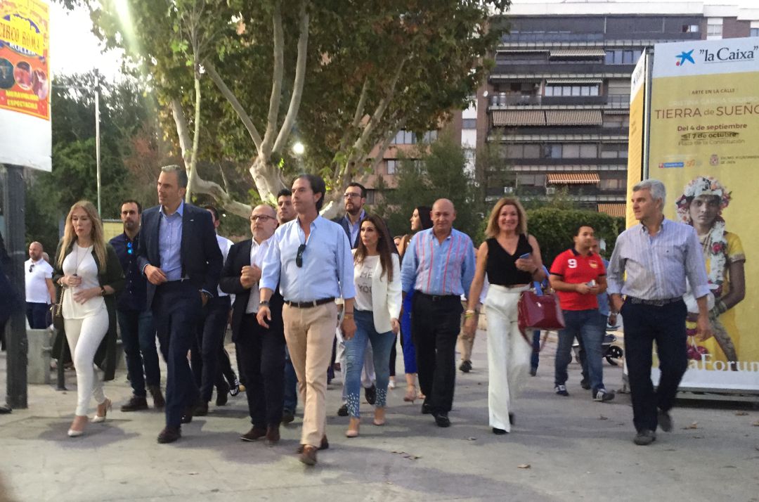 Ortega Smith y Salud Anguita llegaban juntos al acto en Jaén Ortega Smith y Salud Anguita llegaban juntos al acto en Jaén