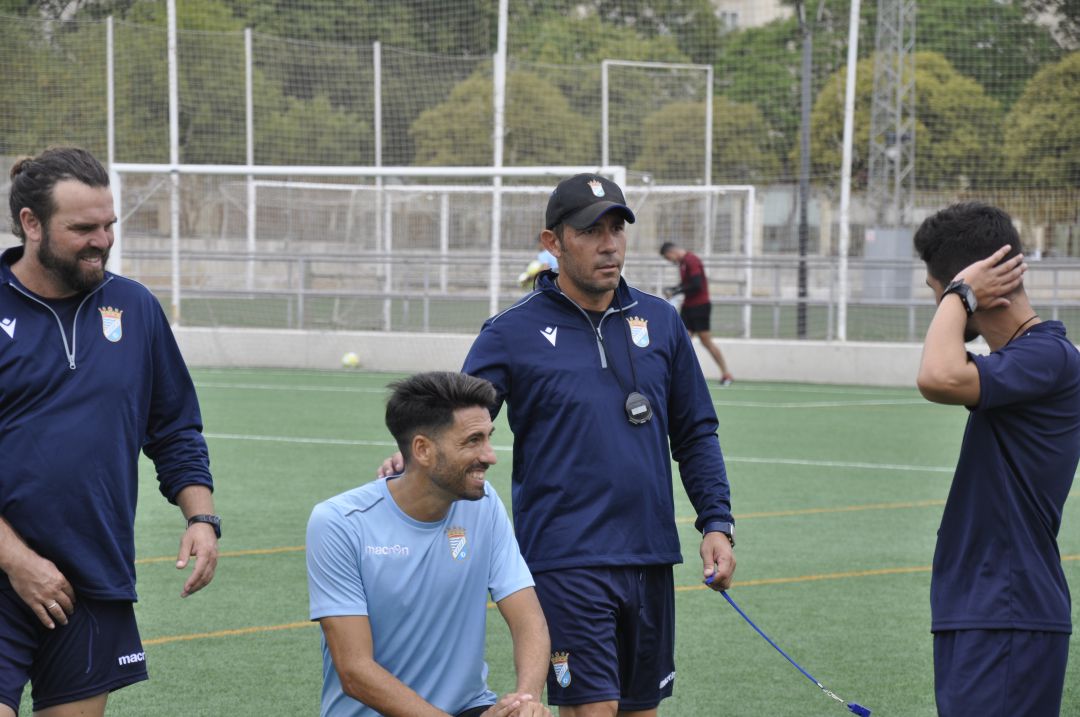 Juan Carlos Gómez, entrenador del Xerez CD durante un entrenamiento Juan Carlos Gómez, entrenador del Xerez CD durante un entrenamiento
