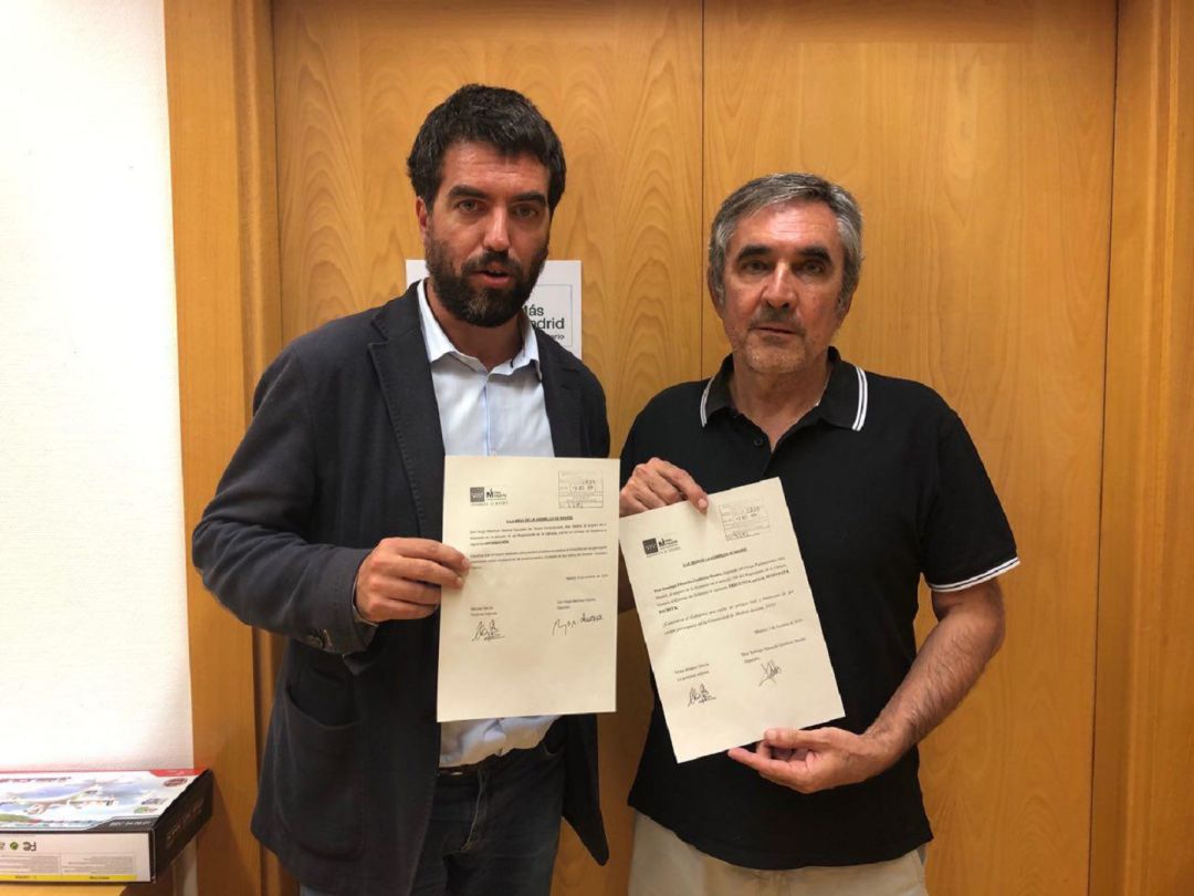 Los diputados Hugo Martínez Abarca y Eduardo Gutiérrez, en el momento en el que registran sendas iniciativas Los diputados Hugo Martínez Abarca y Eduardo Gutiérrez, en el momento en el que registran sendas iniciativas