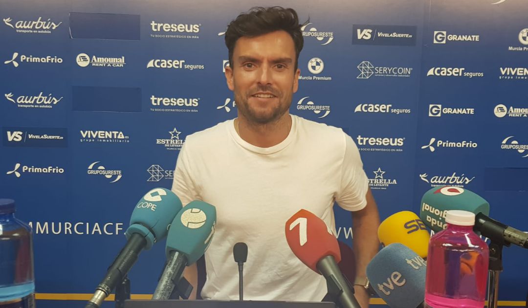 Rubén Albés en la rueda de prensa previa al derbi contra el Real Murcia Rubén Albés en la rueda de prensa previa al derbi contra el Real Murcia