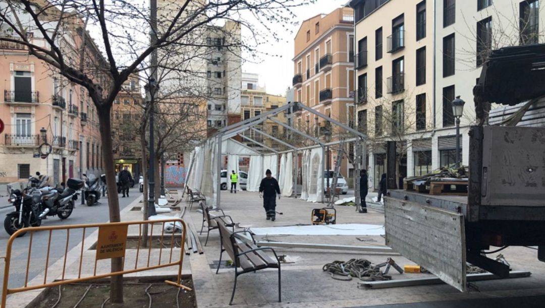 El Ayuntamiento de València estudia autorizar el montaje de carpas solo un día antes de la Plantà El Ayuntamiento de València estudia autorizar el montaje de carpas solo un día antes de la Plantà
