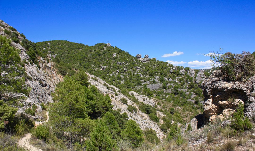 Un punto de la ruta por los cerros de Portilla (Cuenca). Un punto de la ruta por los cerros de Portilla (Cuenca).