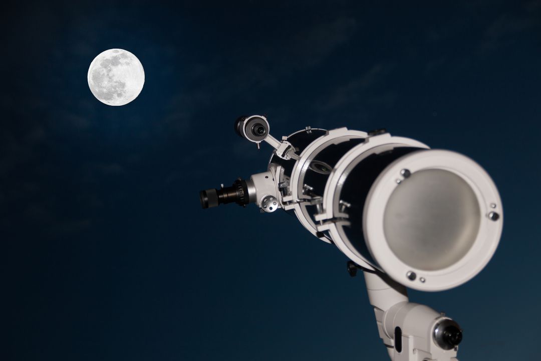Telescopios en Patraix para celebrar la 'Noche Internacional de la Observación de la Luna' de la NASA Telescopios en Patraix para celebrar la 'Noche Internacional de la Observación de la Luna' de la NASA