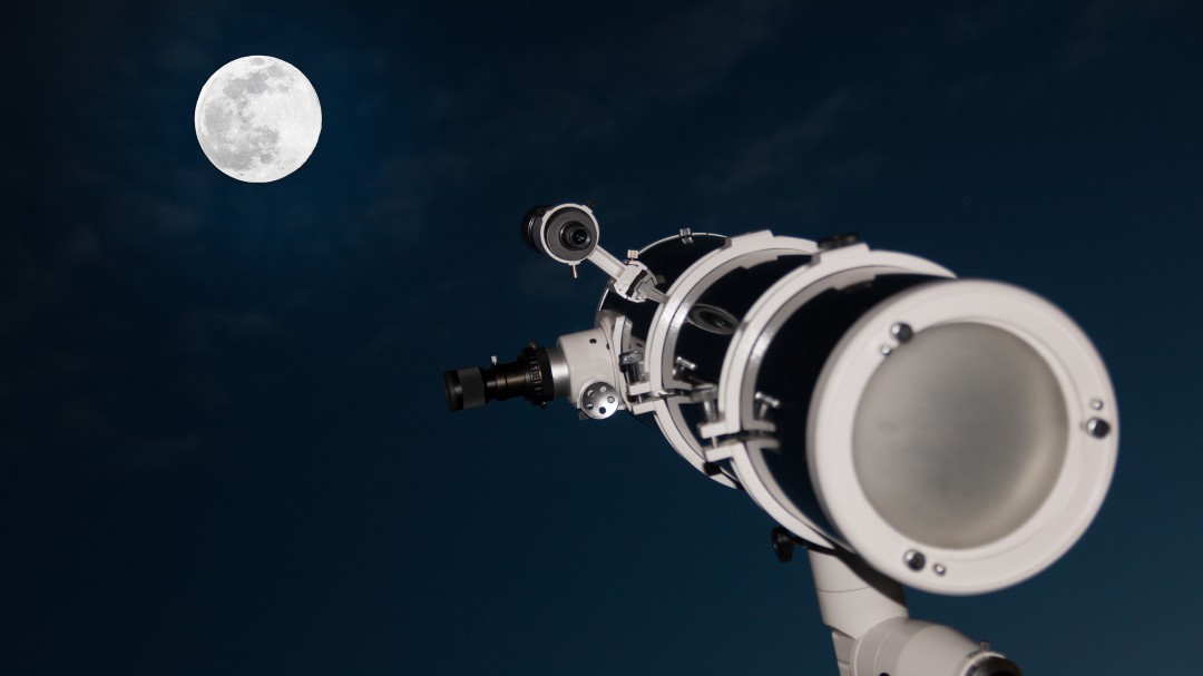 Telescopios en Patraix para la 'Noche Internacional de la Observación de la Luna' de la NASA