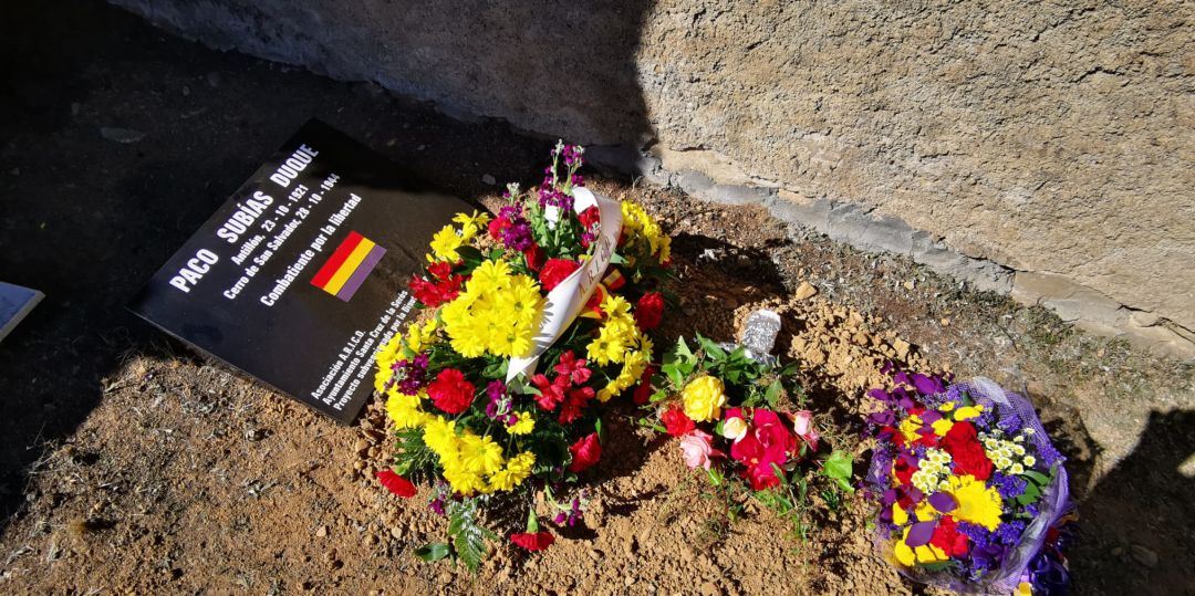 La tumba que desde hoy tiene Paco Subías en el cementerio de Santa Cruz de la Serós La tumba que desde hoy tiene Paco Subías en el cementerio de Santa Cruz de la Serós