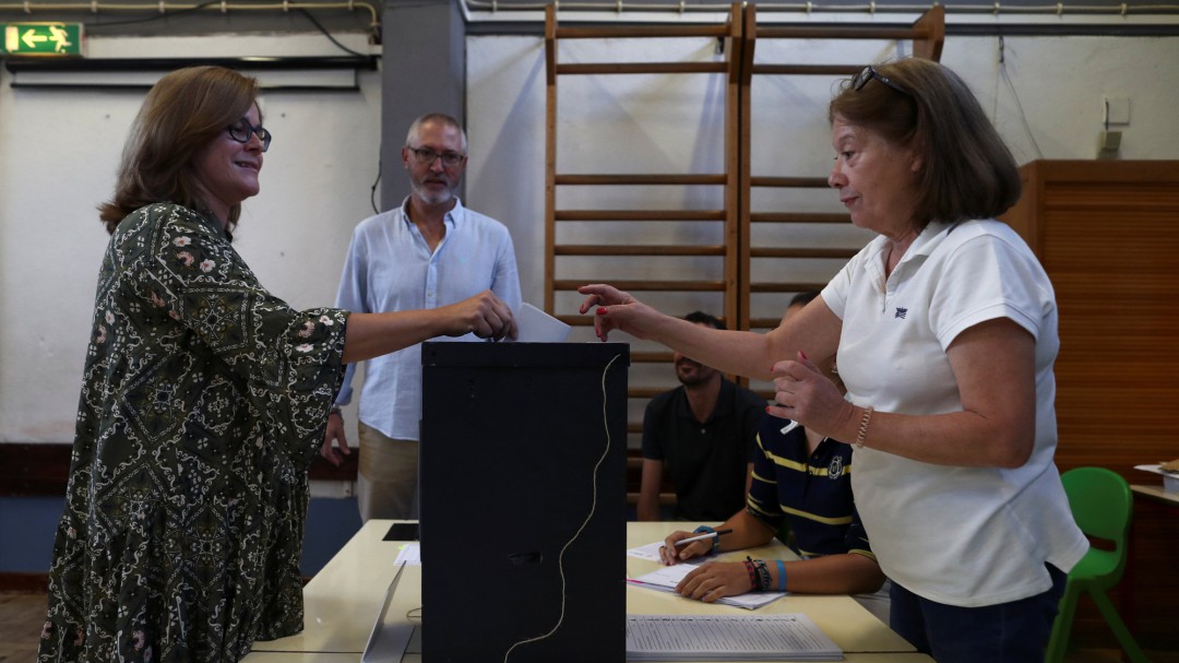 El gobernante Partido Socialista parte como favorito en las elecciones portuguesas este domingo