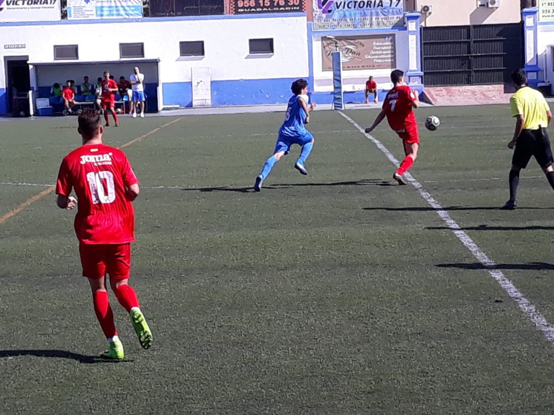 Imagen del partido disputado este domingo en el Fernández Marchán Imagen del partido disputado este domingo en el Fernández Marchán