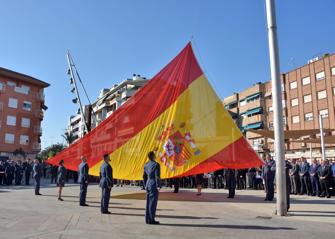 Izado de la bandera en Alcantarilla Izado de la bandera en Alcantarilla