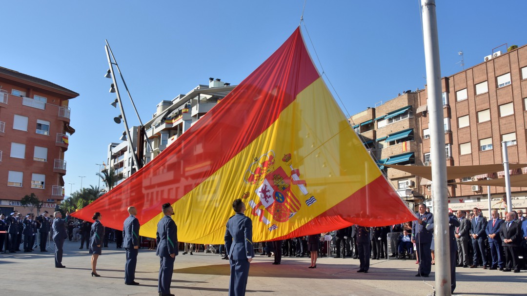 Homenaje a la bandera en Alcantarilla