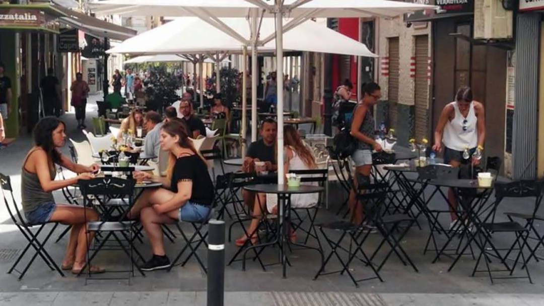 Al Ayuntamiento le urge reordenar los veladores del Centro Tradicional