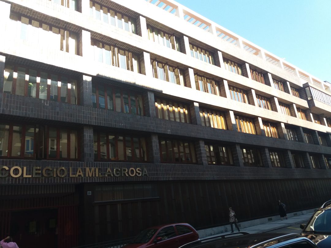 Fachada del Colegio de La Milagrosa de Oviedo Fachada del Colegio de La Milagrosa de Oviedo