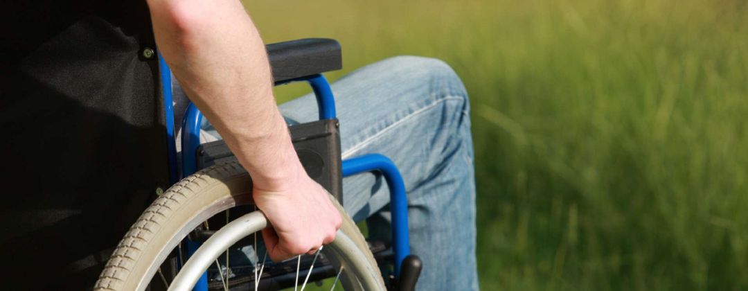 Condenada una mutua al pago de la prestación a una auxiliar que sufrió una lumbalgia al bajar una silla de ruedas Condenada una mutua al pago de la prestación a una auxiliar que sufrió una lumbalgia al bajar una silla de ruedas