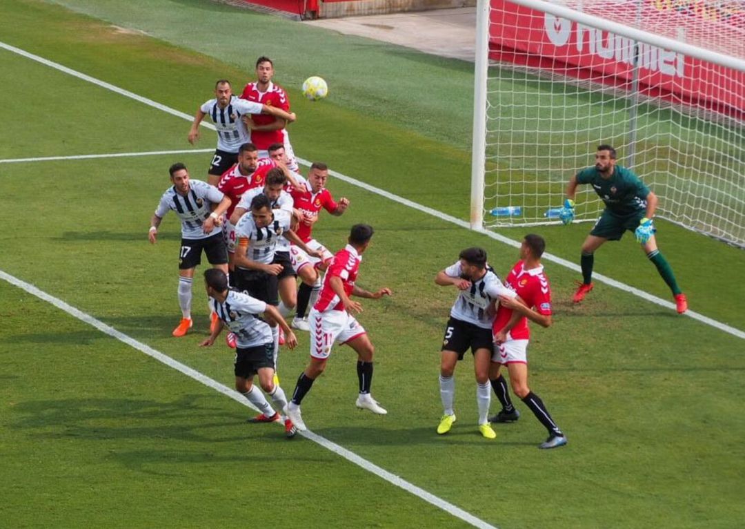 El C.D.Castellón resiste como uno de los cuatro invictos esta temporada El C.D.Castellón resiste como uno de los cuatro invictos esta temporada