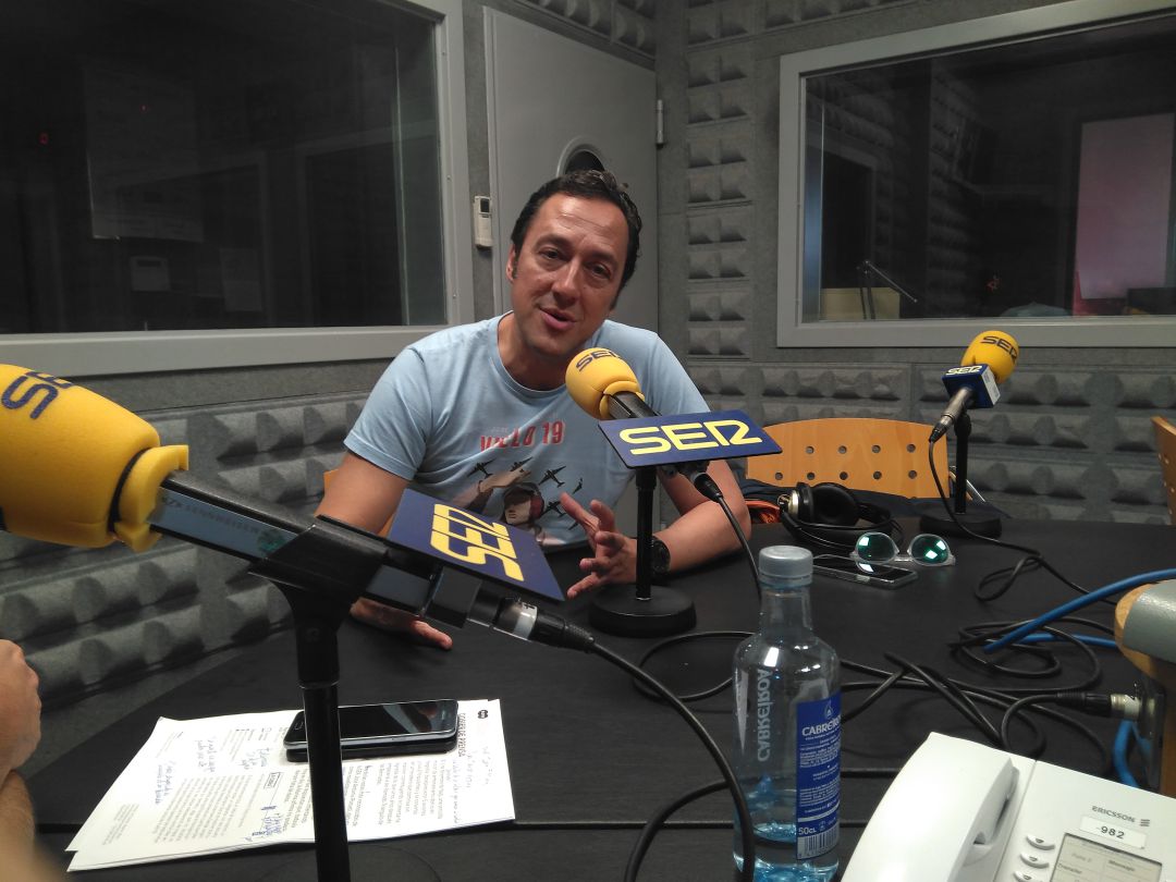 Ponseti hablando de su novela Vuelo 19 en Hoy por Hoy Vigo Ponseti hablando de su novela Vuelo 19 en Hoy por Hoy Vigo