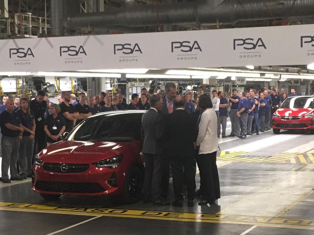 El rey Felipe VI en la cadena de montaje del nuevo Opel Corsa El rey Felipe VI en la cadena de montaje del nuevo Opel Corsa
