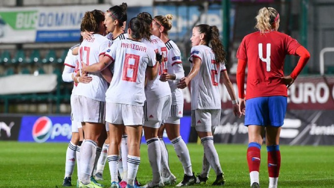 España golea en Praga a República Checa y ya es líder de su grupo