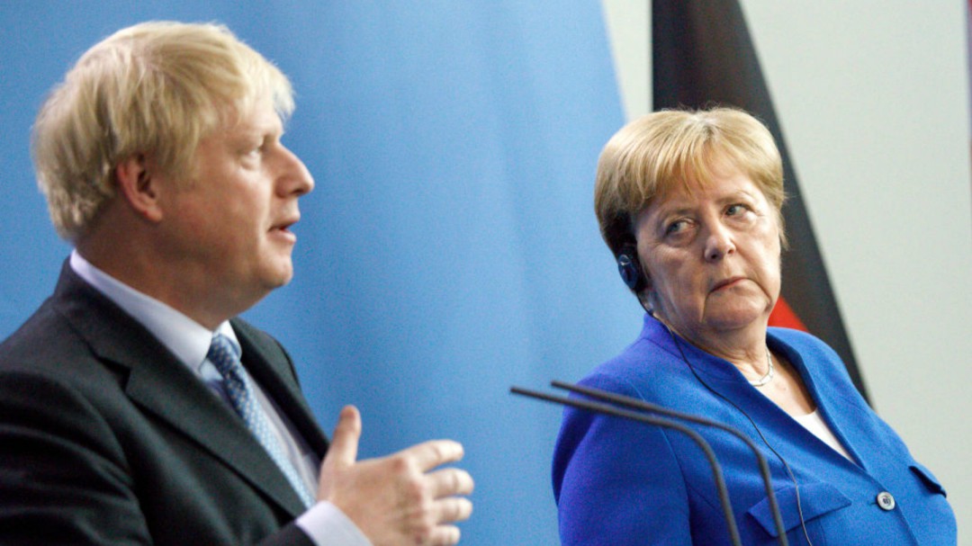 El Gobierno británico cree que un acuerdo del brexit es "imposible" tras charlar Johnson y Merkel