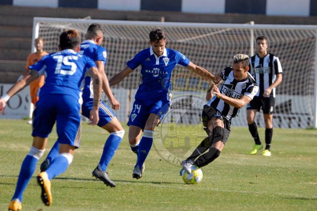 Manu Molina ante el Marbella. Manu Molina ante el Marbella.
