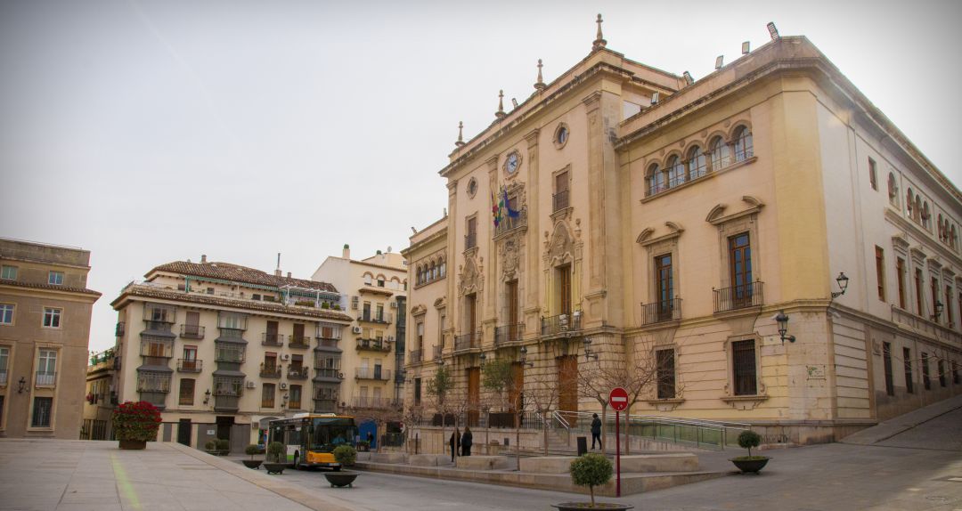 Ayuntamiento de Jaén en la plaza de Santa María. Ayuntamiento de Jaén en la plaza de Santa María.