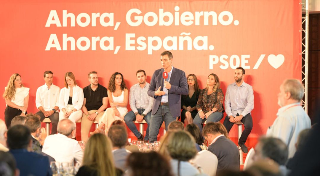 Pedro Sánchez se dirige a los militantes del PSOE durante el acto de Jaén. Pedro Sánchez se dirige a los militantes del PSOE durante el acto de Jaén.