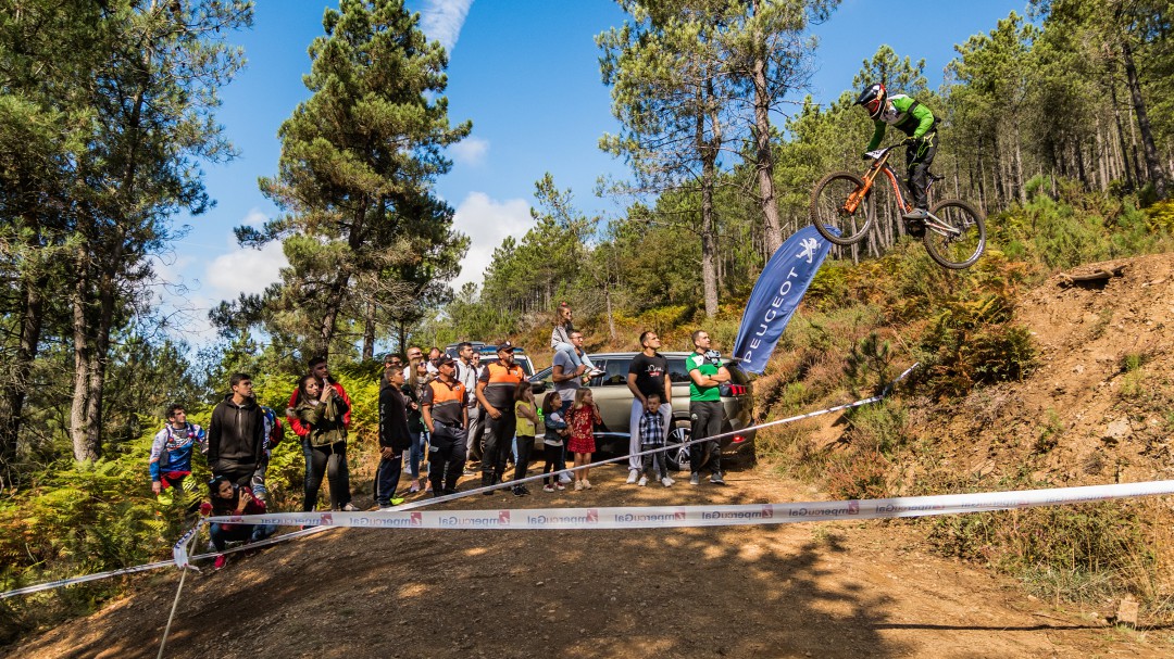 El Open de Galicia de descenso BTT triunfa en Xunqueira de Espadañedo