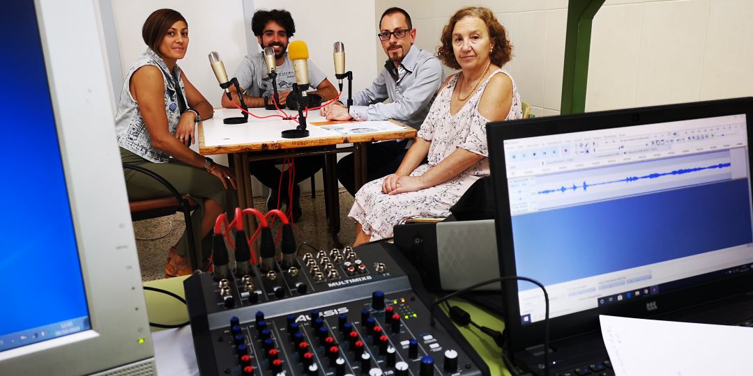 Óscar Martín Centeno primer invitado de la emisora Astra Torres junto a
la directora del IES Torres Quevedo, la presidenta del Ampa y el representante de la Universidad Europea del Atlántico.
Óscar Martín Centeno primer invitado de la emisora Astra Torres junto a
la directora del IES Torres Quevedo, la presidenta del Ampa y el representante de la Universidad Europea del Atlántico.