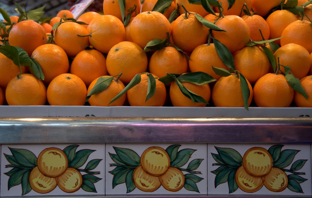 Naranjas en un puesto del Mercado Central de València Naranjas en un puesto del Mercado Central de València