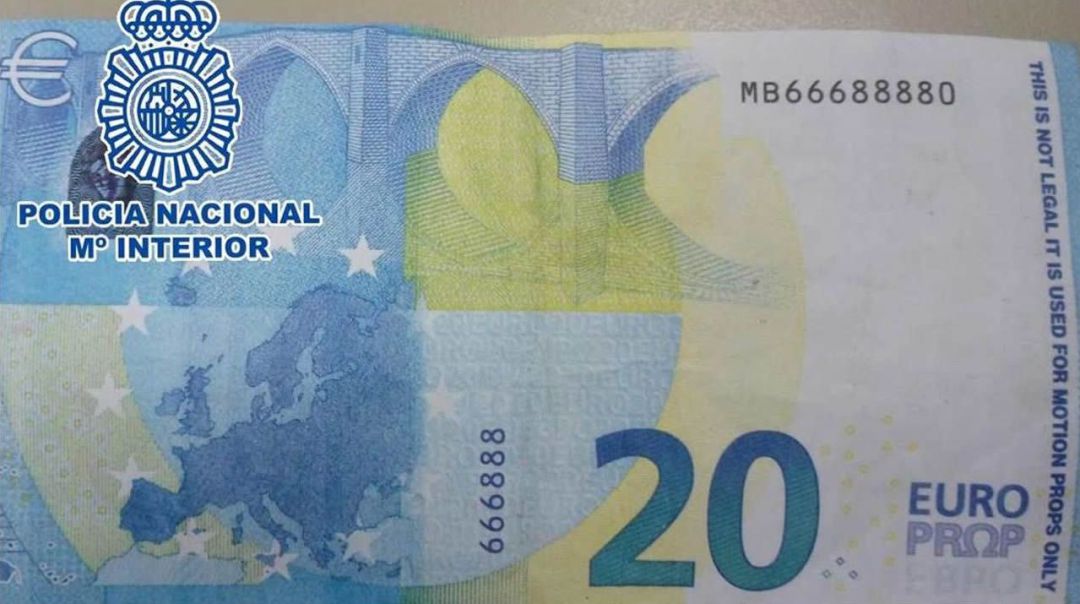 Billetes de atrezo para el cine, no para la vida real Billetes de atrezo para el cine, no para la vida real