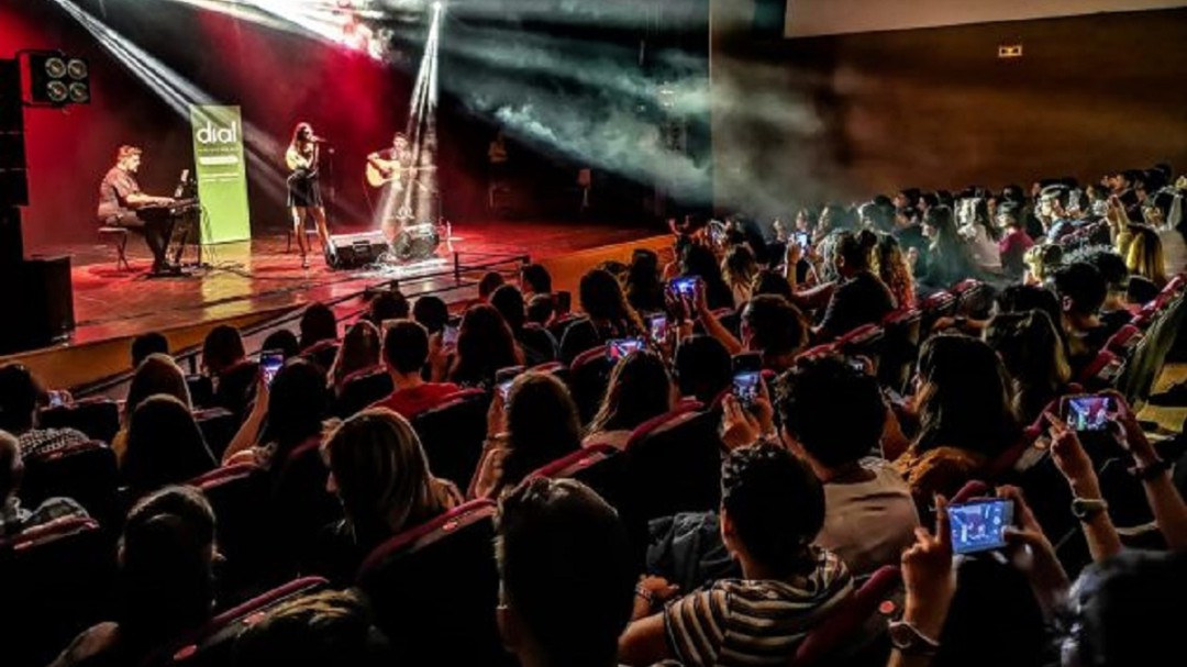 Éxito de Ana Guerra en la Semana de la Juventud de Toledo