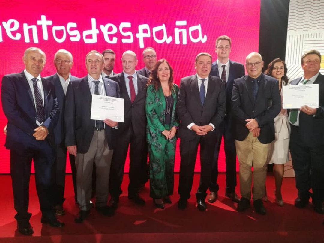 Foto de familia con los premiados de la provincia Foto de familia con los premiados de la provincia