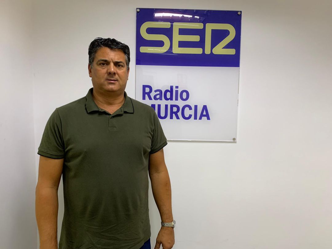 Julio Algar en los estudios de Radio Murcia Julio Algar en los estudios de Radio Murcia