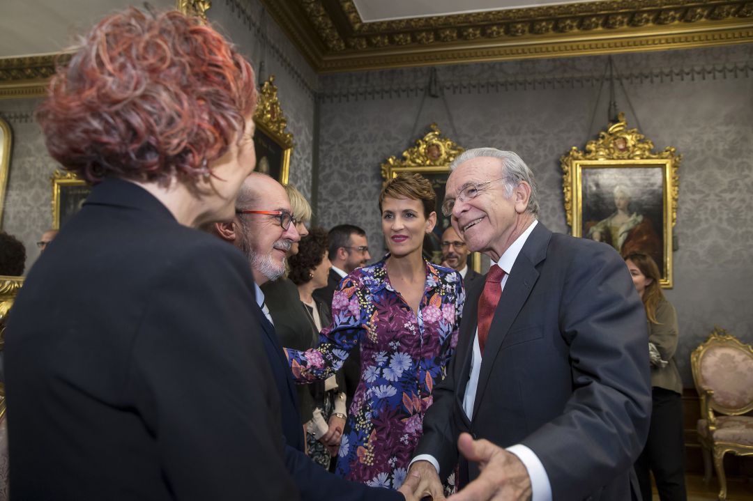 "la Caixa" afianza su Obra Social en
Navarra con un presupuesto de
14 millones de euros "la Caixa" afianza su Obra Social en
Navarra con un presupuesto de
14 millones de euros