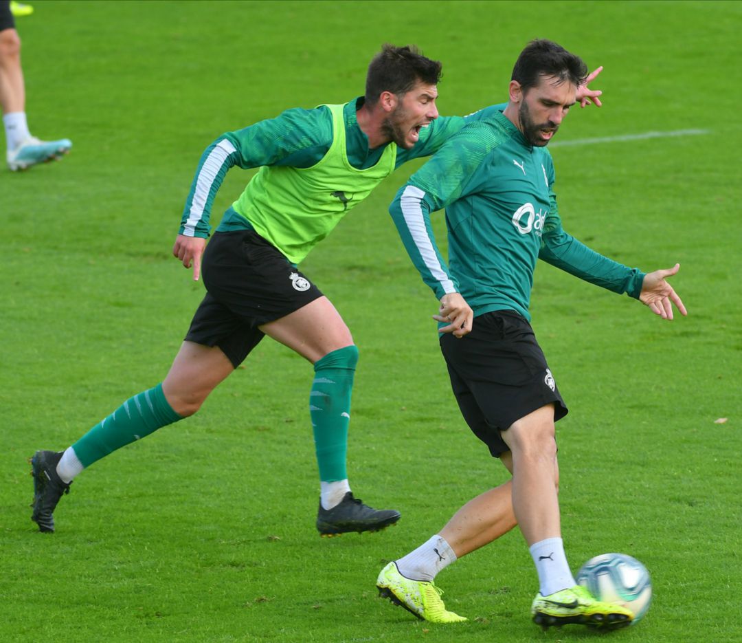 Jon Ander ya se emplea en los entrenamientos con la intensidad habitual en él. Jon Ander ya se emplea en los entrenamientos con la intensidad habitual en él.