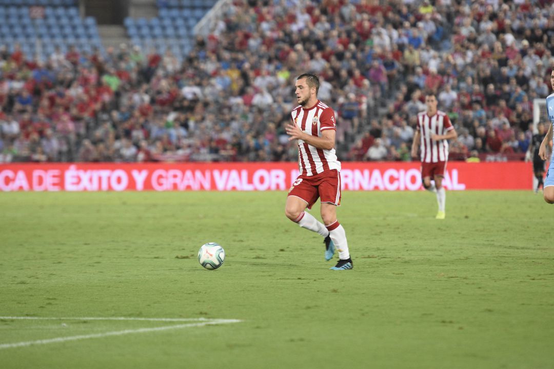 Valentín Vada en el Almería-Girona. Valentín Vada en el Almería-Girona.