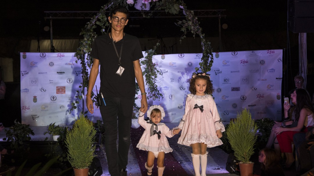 Pasarela solidaria a beneficio de Patitas Cansadas y AFA Arjona