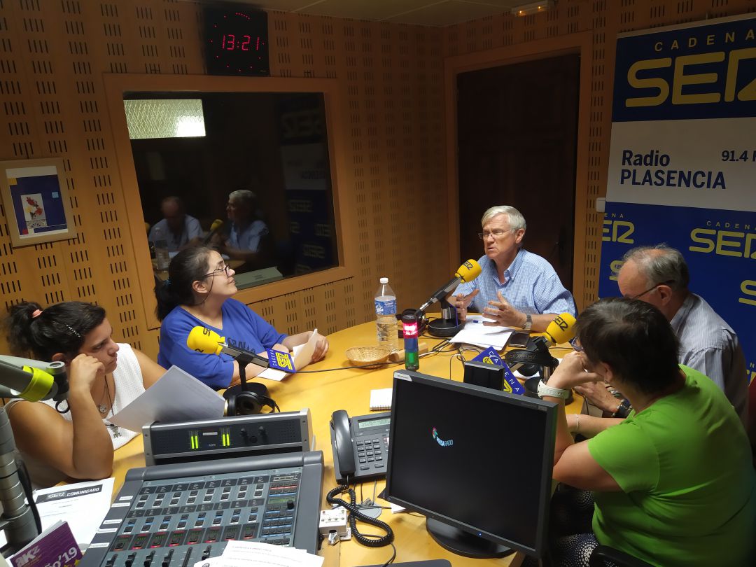 El presidente de Feafes Plasencia con los contertulios de Plena Inclusión Placeat El presidente de Feafes Plasencia con los contertulios de Plena Inclusión Placeat