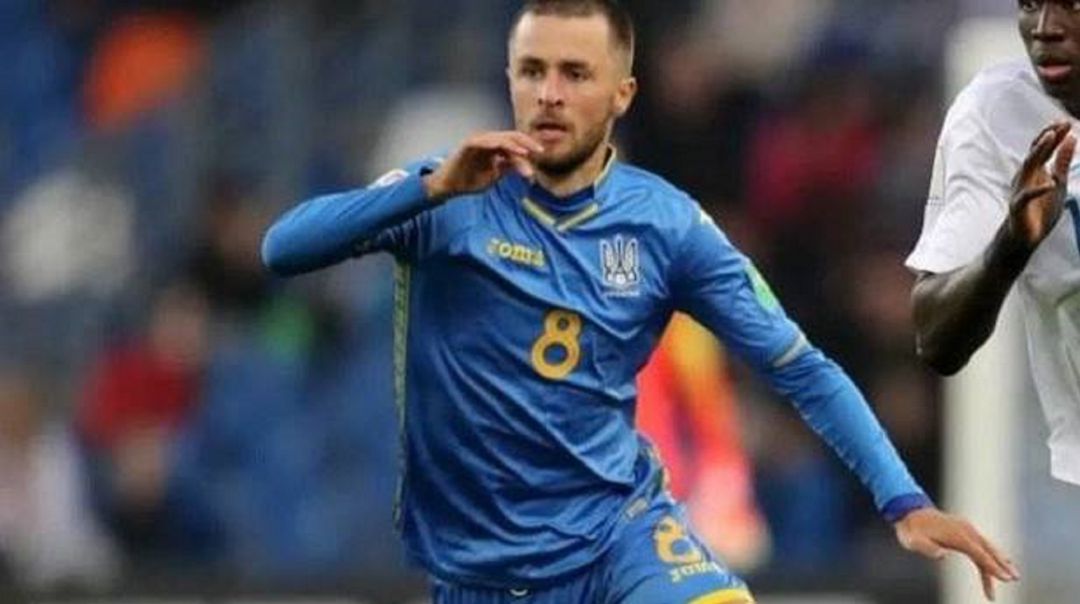 Khakhlov, durante un partido con las categorías inferiores de Ucrania. Khakhlov, durante un partido con las categorías inferiores de Ucrania.